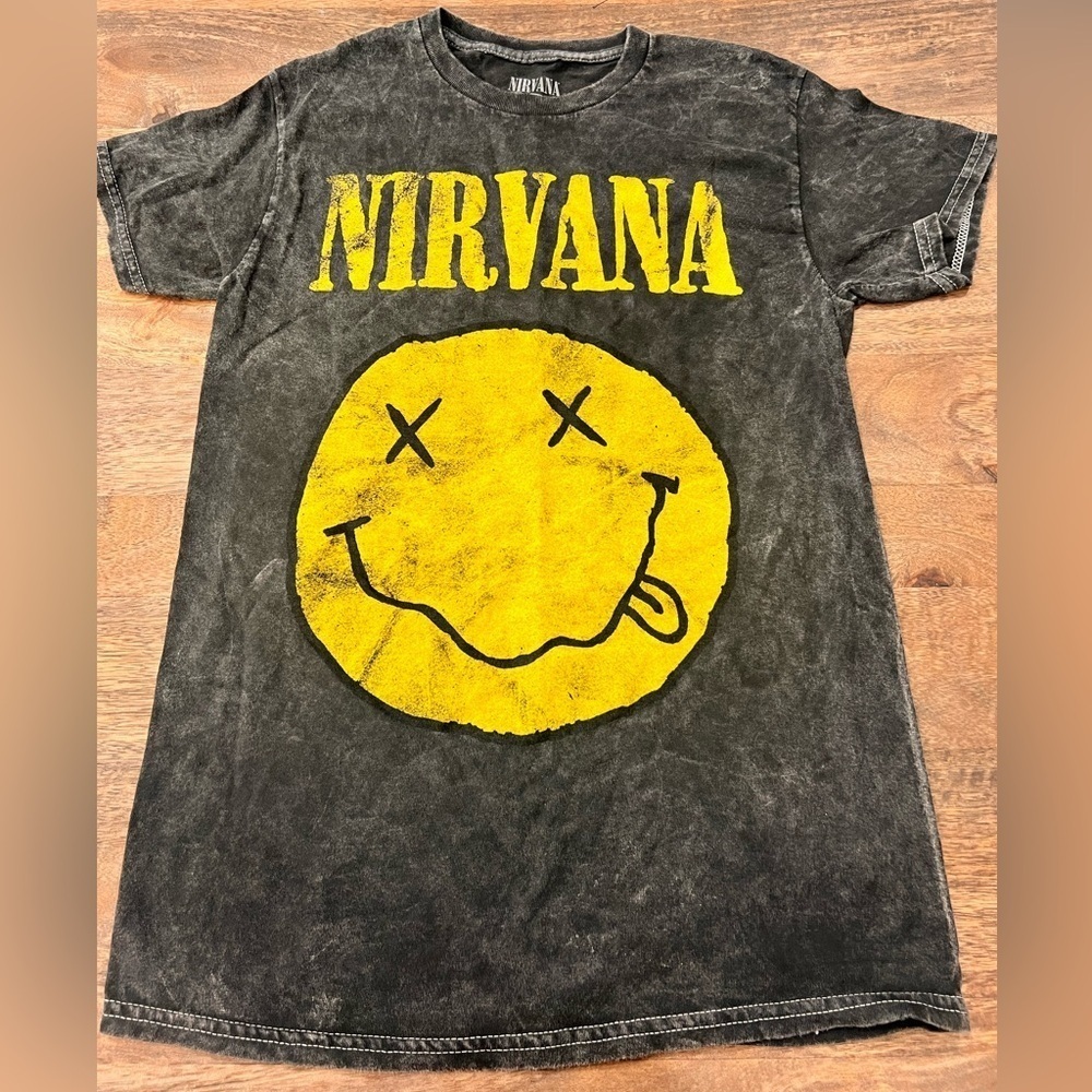 NWOT Nirvana Retro Graphic T-shirt Music Size Small